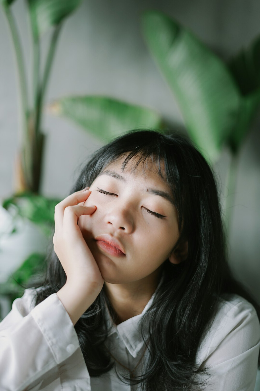 Professional headshot of a Singaporean Chinese female sleep science instructor